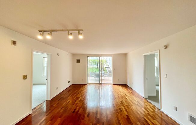 INCREDIBLE 2Br/2Ba Doorman Building Condo – PROGRESSIVE
