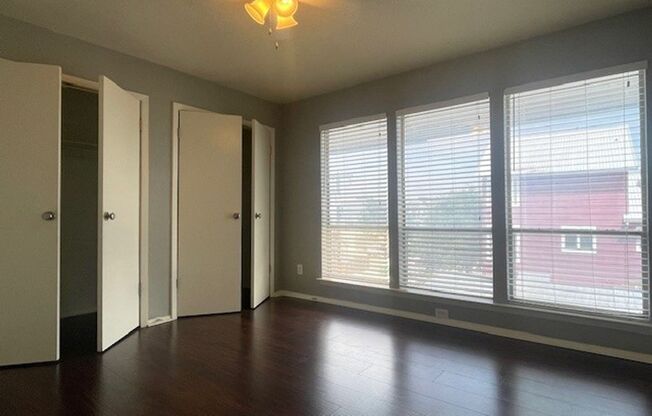 2 beds, 1.5 baths, 900 sqft, $1,595, Unit 220