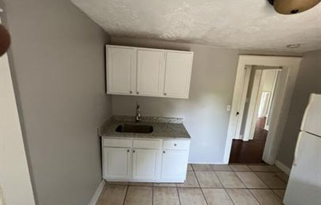 1 bed, 1 bath, 700 sqft, $950, Unit 5