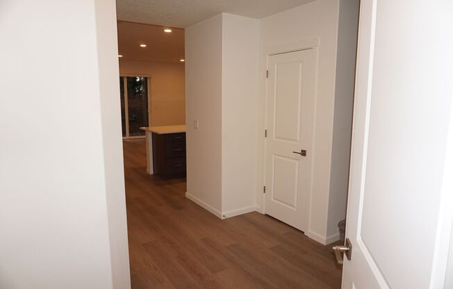 LIKE NEW End Unit Prairie Townhome for Lease - 11416 NE 127th Ct
