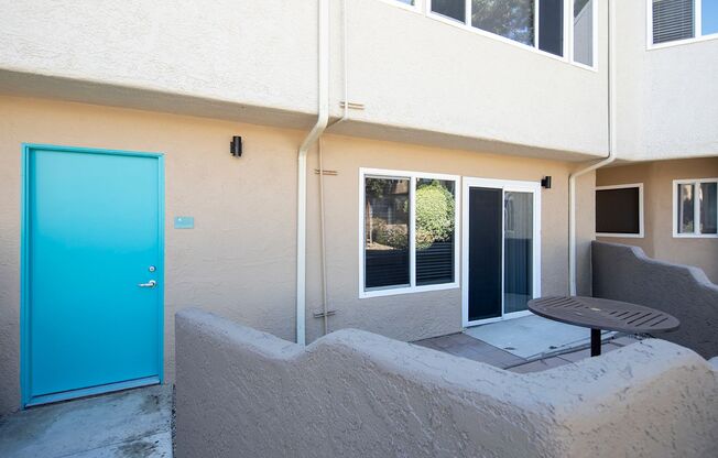 2 beds, 2 baths, 918 sqft, $3,395, Unit 25-04