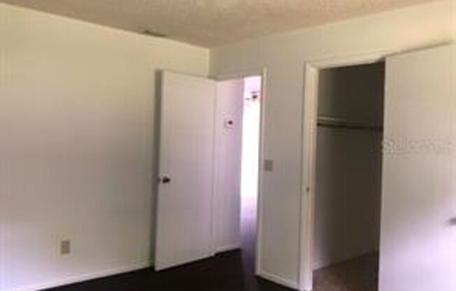 2 beds, 1 bath, 897 sqft, $1,300, Unit "B"