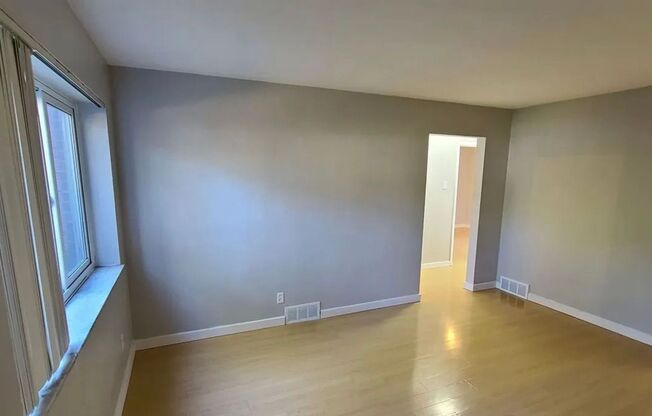 2 beds, 1 bath, 900 sqft, $1,050, Unit 8714-4