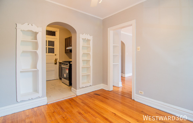 1620 W FARWELL AVE