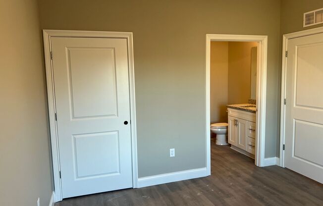 2 beds, 2 baths, 979 sqft, $1,130, Unit 913