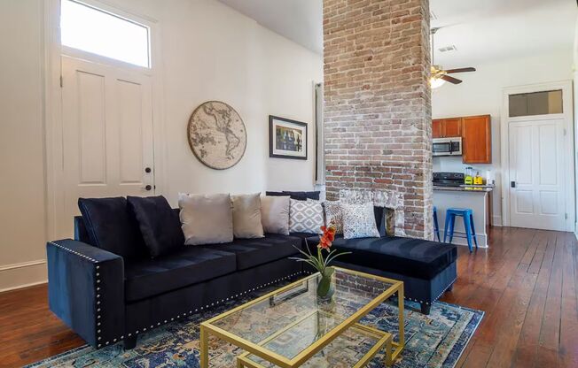 Historic, Renovated 3BR with Wrap-Around Balcony Near St. Charles