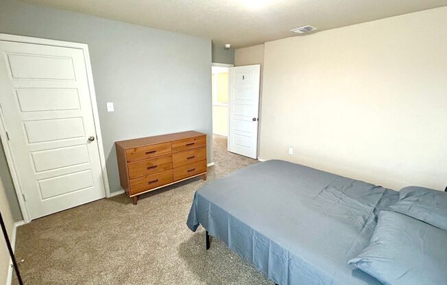 1 bed, 1 bath, 150 sqft, $550, Unit Unit 5