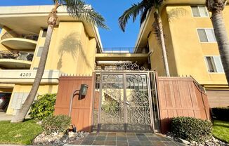 Beautiful 2BD/2BA Condo With Two Parking Spaces in PB