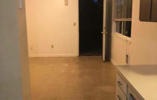 Studio, 1 bath, $995, Unit 563 I