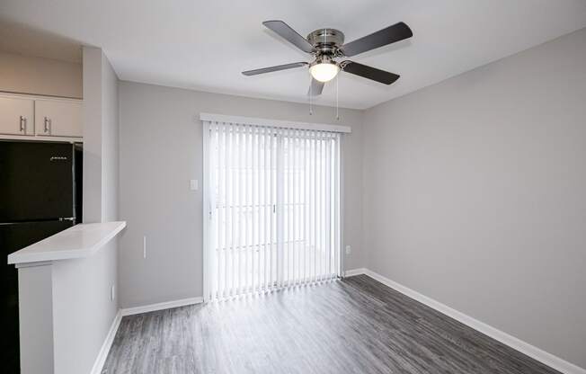 Ceiling Fan In Living Room at Arbor Pointe at Hillcrest, Little Rock