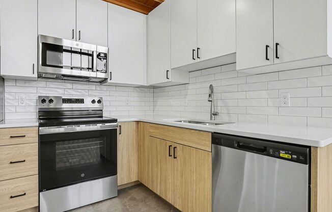 1 bed, 1 bath, 737 sqft, $1,800, Unit Apartment #124