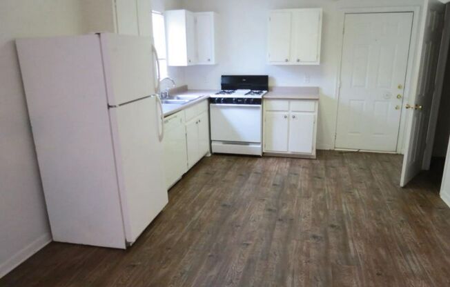 1 bed, 1 bath, $900, Unit # #B