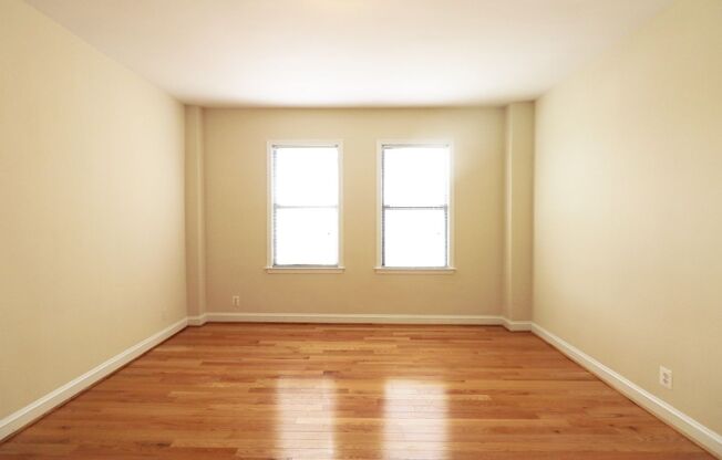 1 bed, 1 bath, 840 sqft, $3,295, Unit H410