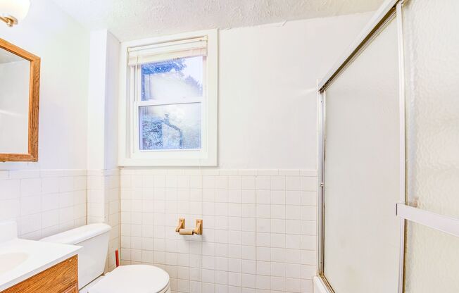 2 beds, 1 bath, $1,299, Unit Apt 3