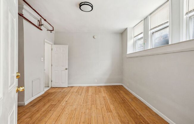Studio, 1 bath, 300 sqft, $990, Unit 3412 Spring Partners LP-LLFE