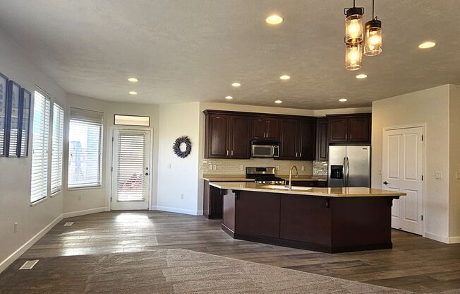 For Rent: Move-in Ready 3-Bedroom, 2-Bathroom Home in the Desirable Thanksgiving Village, Lehi, UT