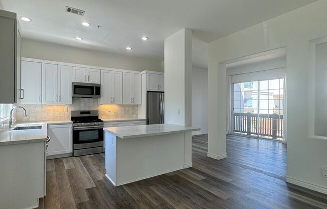 Modern Tri-Level Townhome in Tustin Ranch