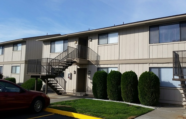 2 beds, 1 bath, 907 sqft, $1,200, Unit B205