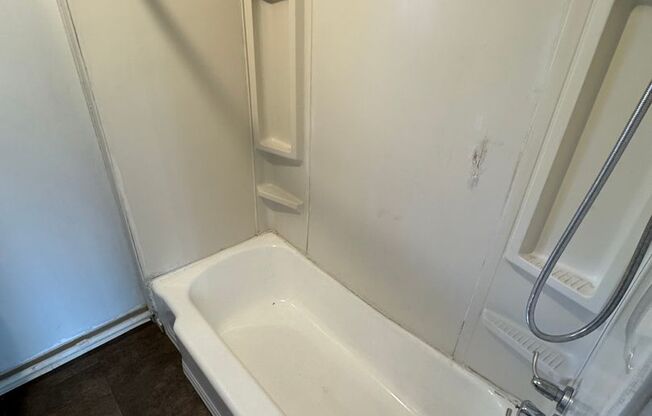 2 beds, 1 bath, $950