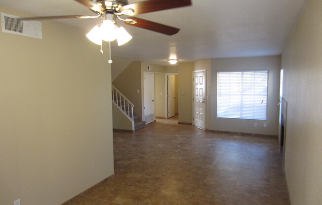 Convenient Northwest 4 Bedroom 3 Bath with Use of Community Pools