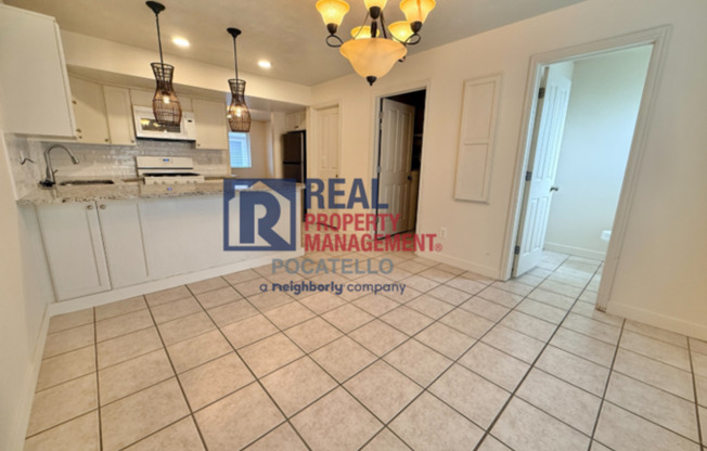 3 Bed 1.5 Bath townhouse - 1 car garage