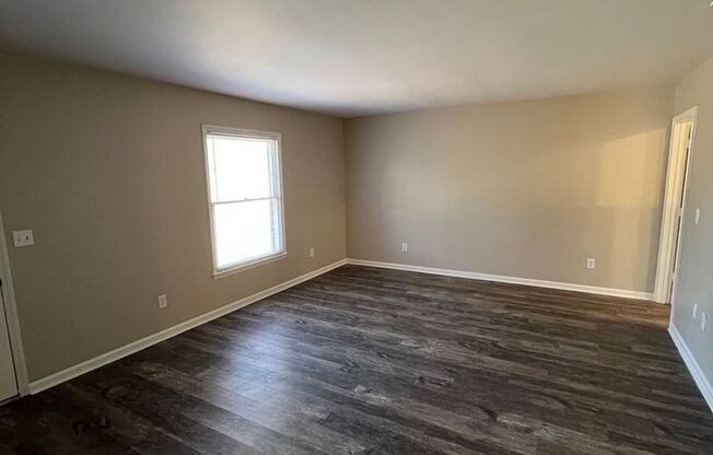 AVAILABLE & UPDATED Duplex (Near beautiful downtown Monroe)