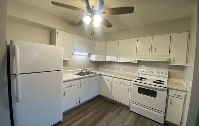 2 beds, 1 bath, $795, Unit 1598 Linden Street #20