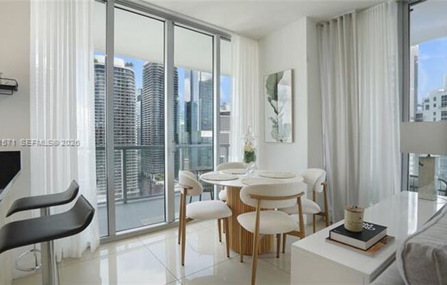 2 beds, 2 baths, $4,400, Unit # 3220 N