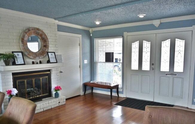 1 bed, 1 bath, 700 sqft, $779, Unit 60
