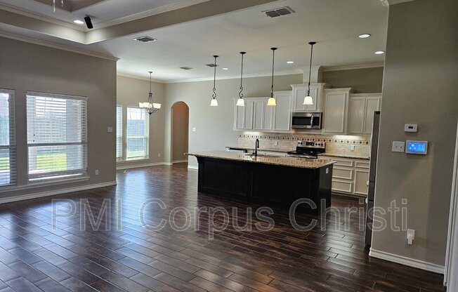 10325 BEVERLY HLS DR