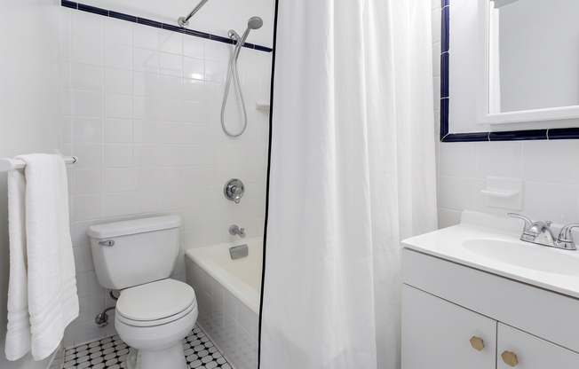 128 E 62 ST