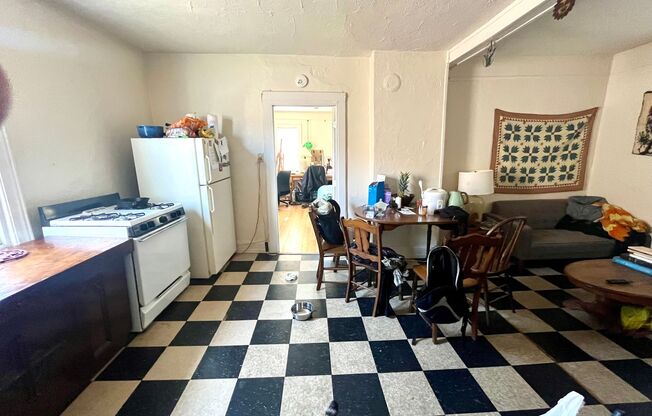 816 E Clarke