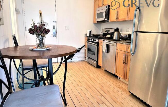 1 bed, 1 bath, 430 sqft, $3,200, Unit S6J