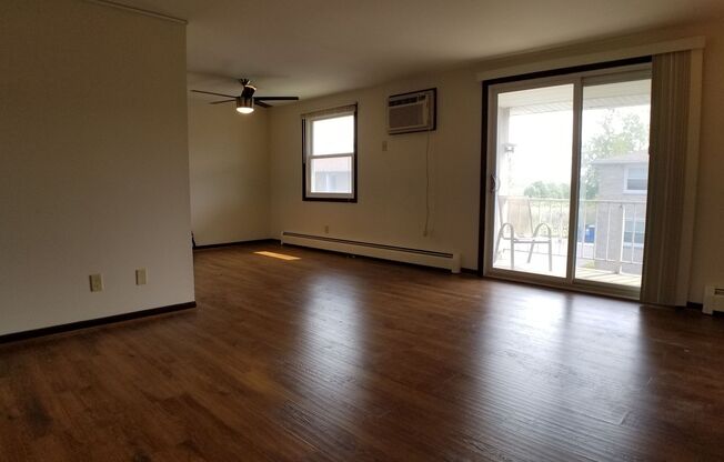 2 beds, 1 bath, 820 sqft, $1,350, Unit 60A-5