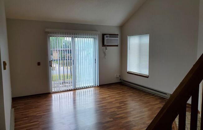 2 beds, 1.5 baths, 950 sqft, $1,434, Unit 5811-2A