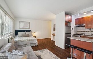 Studio Apartment Available – 2101 Chestnut St