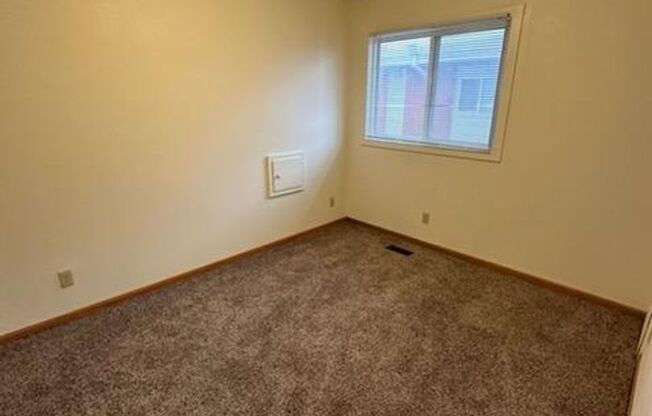 2 beds, 1 bath, $840, Unit 2309-4