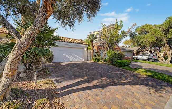 Las Vegas Country Club Home on the Golf Course with Pool!