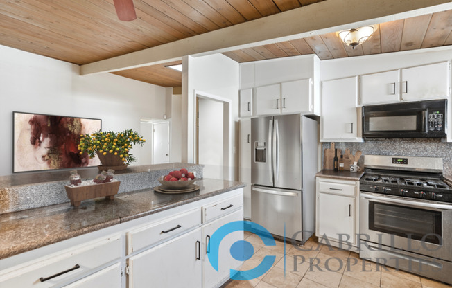 Gorgeous 5bd/3ba house walking distance to SDSU w/ Pool