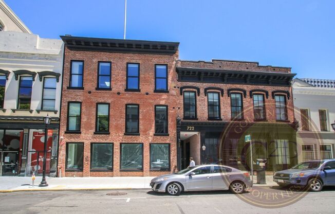 Montgomery Street - 722