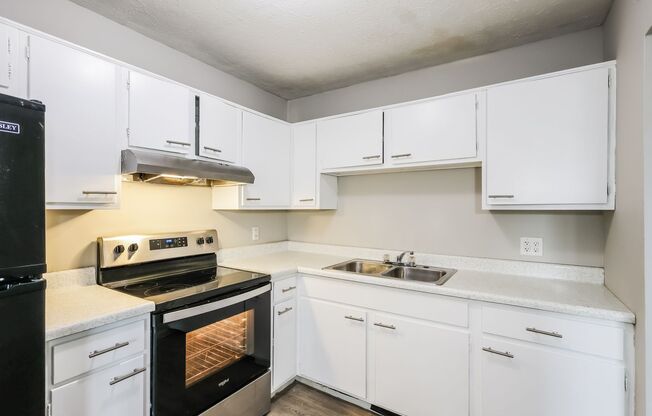 2 beds, 1 bath, 800 sqft, $745, Unit F12