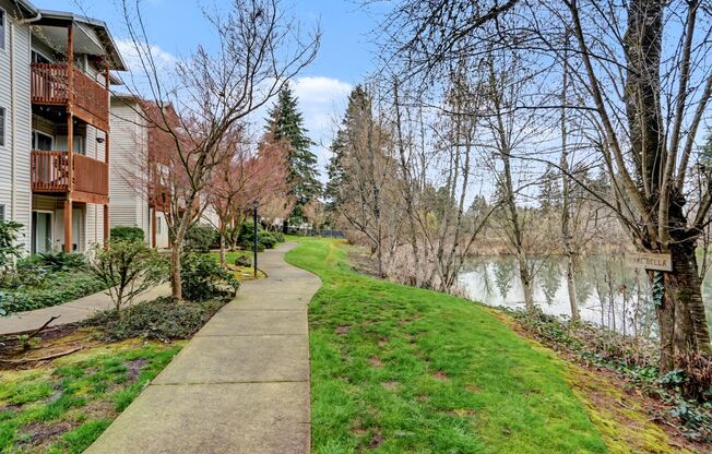 Lakeside Living at The Apartments at Cinnamon Lakes