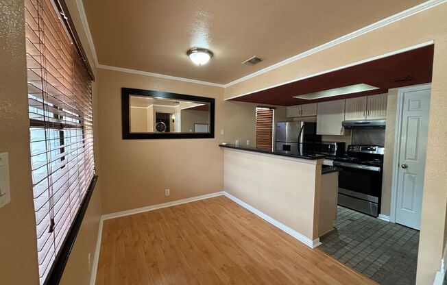 2 beds, 1.5 baths, $1,300, Unit #519