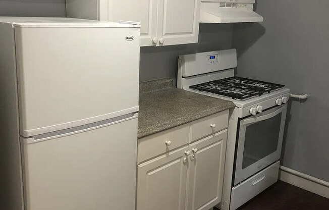 2 beds, 1 bath, $3,100, Unit 1A