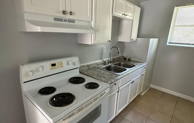 2 beds, 1 bath, 750 sqft, $900, Unit Unit 4