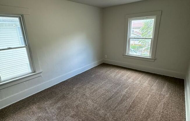 3 beds, 1 bath, $899