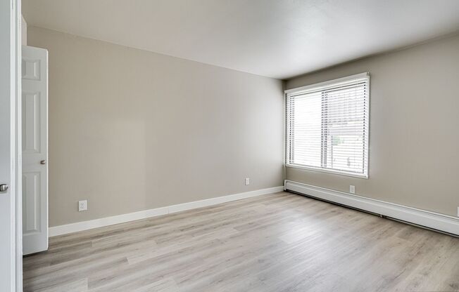 3 beds, 1.5 baths, 1,090 sqft, $1,599, Unit 2105-08