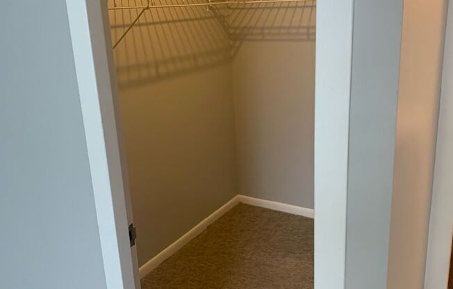 2 beds, 1.5 baths, 910 sqft, $1,629, Unit 214
