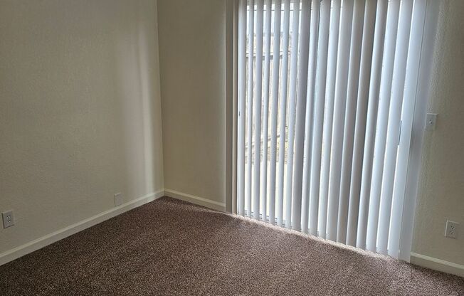 2 beds, 1 bath, $1,050, Unit A