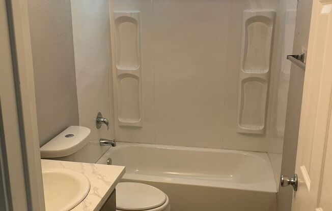 2 beds, 1 bath, 800 sqft, $1,350, Unit 431-01-19